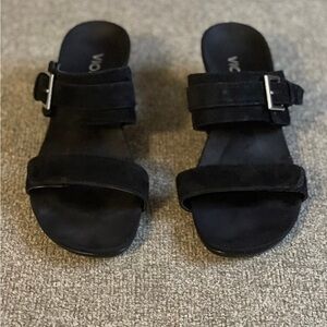 Vionic Black Minimalist Slide Sandals with Buckle Details